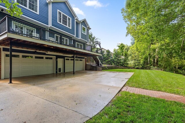 715 Forest Ave, Chattanooga, TN 37405 - view of grassy yard featuring a garage and driveway
