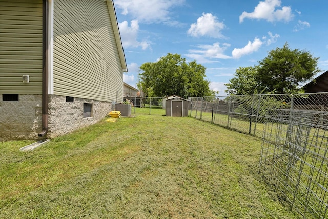 521 5th Ave N, Lewisburg, TN 37091 - fenced backyard with a storage shed