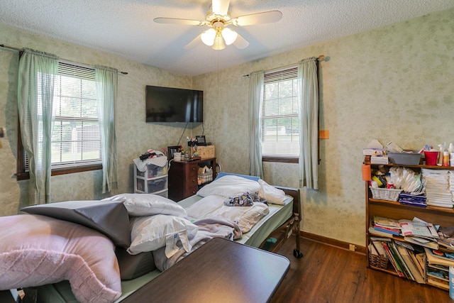 2802 Canterbury Dr, Springfield, TN 37172 - bedroom featuring wood finished floors, a textured ceiling, and a ceiling fan