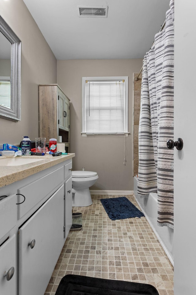 309 Shawnee Dr, Columbia, TN 38401 - full bath with plenty of natural light, vanity, and shower / tub combo with curtain