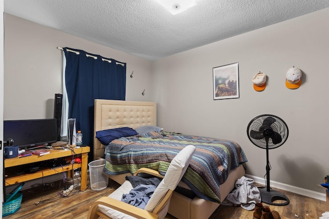 309 Shawnee Dr, Columbia, TN 38401 - bedroom featuring wood finished floors and a textured ceiling