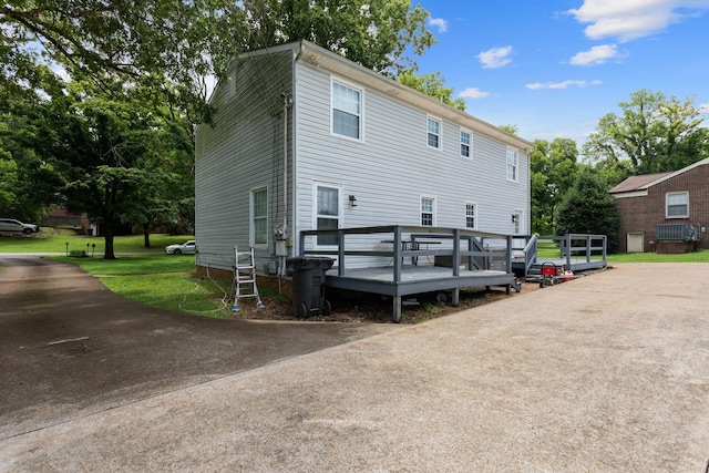 309 Shawnee Dr, Columbia, TN 38401 - rear view of property featuring a wooden deck