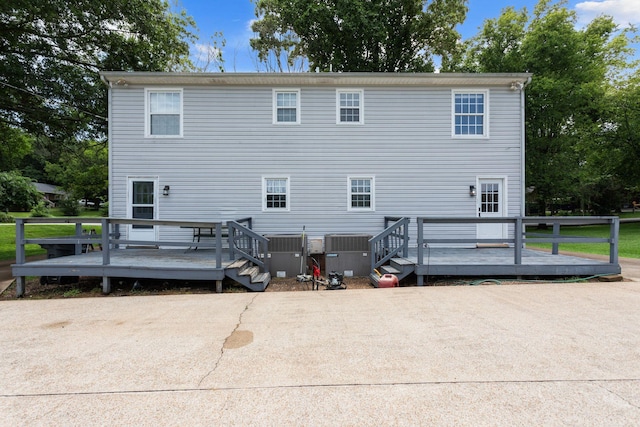 309 Shawnee Dr, Columbia, TN 38401 - rear view of house featuring a wooden deck