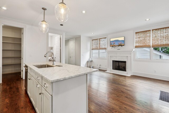 1605 Stokes Ln Unit A, Nashville, TN 37215 - kitchen featuring dark wood-type flooring, plenty of natural light, a fireplace with flush hearth, decorative light fixtures, and recessed lighting