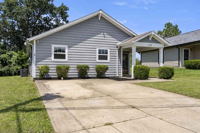 3136 Lauren Evelyn Way, Nashville, TN 37207 - view of front facade featuring a front yard