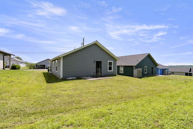 3136 Lauren Evelyn Way, Nashville, TN 37207 - back of house with a lawn
