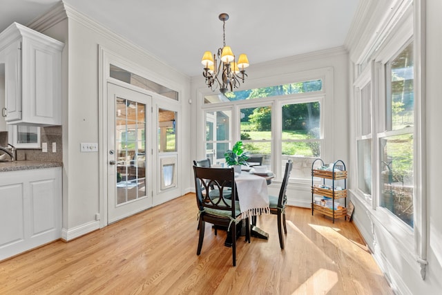 162 N Berwick Ln, Franklin, TN 37069 - dining room featuring a chandelier, light wood-style floors, and crown molding