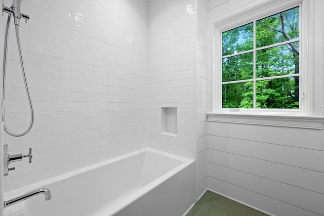 928 Harbor Pointe Dr, Silver Point, TN 38582 - bathroom featuring washtub / shower combination