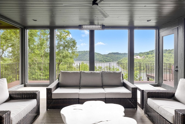 928 Harbor Pointe Dr, Silver Point, TN 38582 - sunroom / solarium with an outdoor hangout area