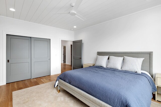 928 Harbor Pointe Dr, Silver Point, TN 38582 - bedroom with ornamental molding, wood finished floors, recessed lighting, ceiling fan, and wood ceiling