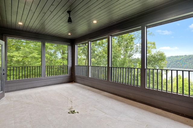 928 Harbor Pointe Dr, Silver Point, TN 38582 - unfurnished sunroom featuring plenty of natural light, recessed lighting, and wooden ceiling