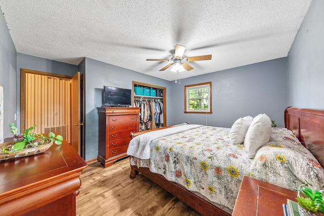1150 Mattox Town Rd, Lawrenceburg, TN 38464 - bedroom with wood finished floors, a closet, ceiling fan, and a textured ceiling