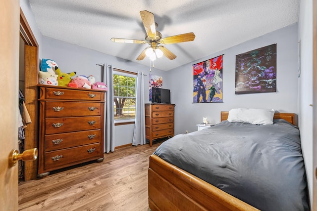 1150 Mattox Town Rd, Lawrenceburg, TN 38464 - bedroom featuring light wood finished floors, a textured ceiling, and ceiling fan
