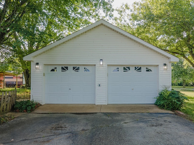 1150 Mattox Town Rd, Lawrenceburg, TN 38464 - view of detached garage
