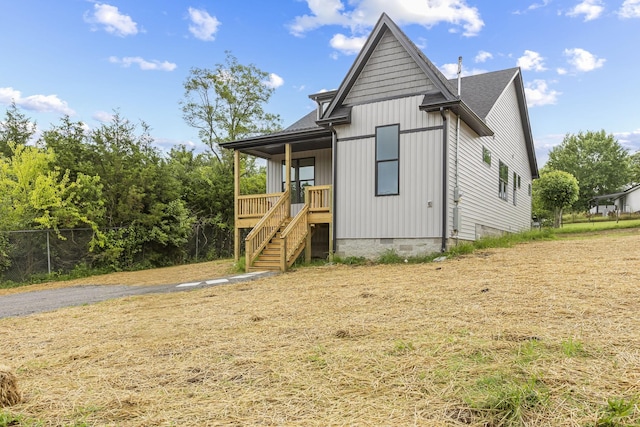 1111 W End Ave N, Lewisburg, TN 37091 - view of front of house with crawl space, covered porch, and stairway