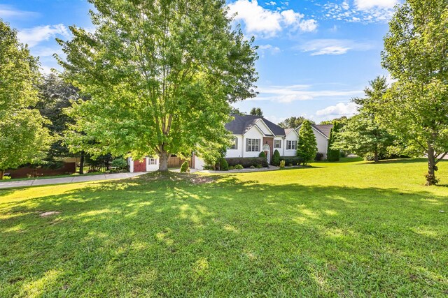 720 Superior Ln, Clarksville, TN 37043 - view of front facade featuring a front yard