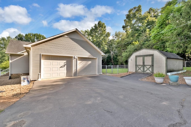 706 Running Deer Dr, Columbia, TN 38401 - detached garage featuring a shed