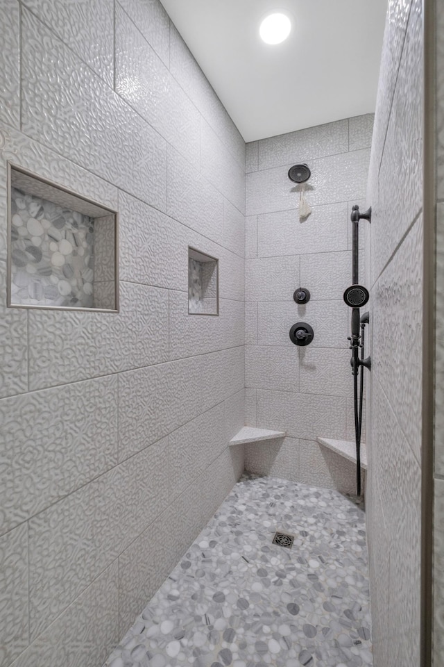 706 Running Deer Dr, Columbia, TN 38401 - bathroom with tiled shower
