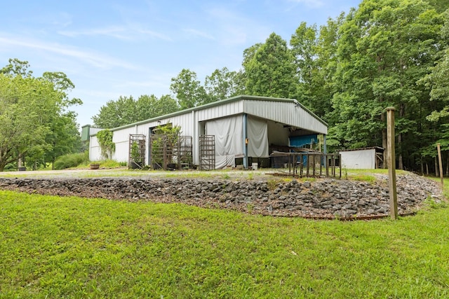 599 Countryside Dr, Loretto, TN 38469 - back of property with an outdoor structure, a yard, and an outbuilding