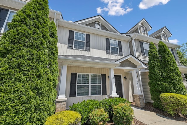 2306 New Holland Cir, Murfreesboro, TN 37128 - view of front of home with a porch