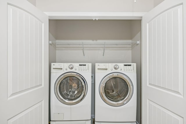 2306 New Holland Cir, Murfreesboro, TN 37128 - laundry area with washing machine and dryer