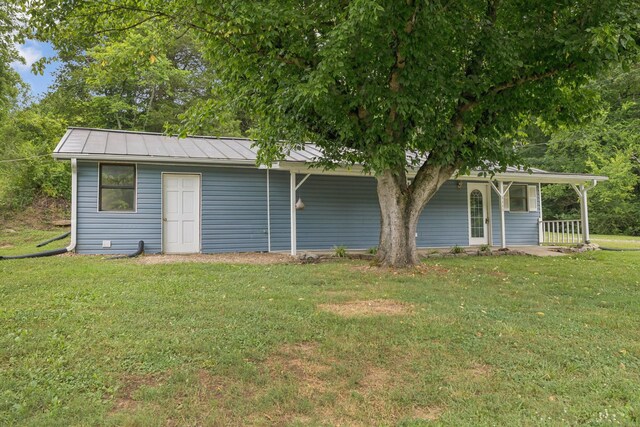 3337 Hartsville Rd, Lafayette, TN 37083 - view of front facade with a front yard, a standing seam roof, a porch, and a metal roof
