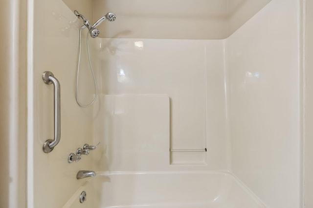 3337 Hartsville Rd, Lafayette, TN 37083 - bathroom featuring shower / bathtub combination