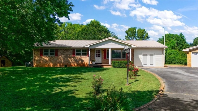 318 David St, Lawrenceburg, TN 38464 - single story home featuring a metal roof, asphalt driveway, and a front yard