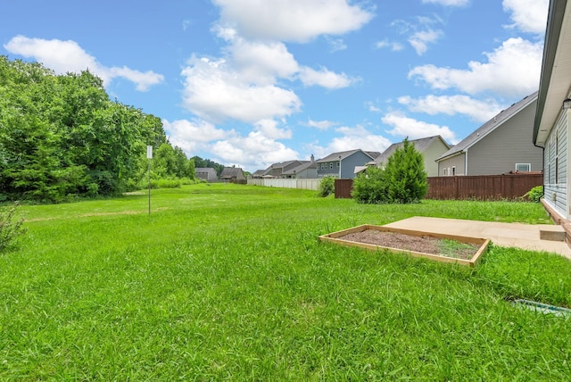 2149 Longhunter Chase Dr, Spring Hill, TN 37174 - view of yard with a residential view and a garden