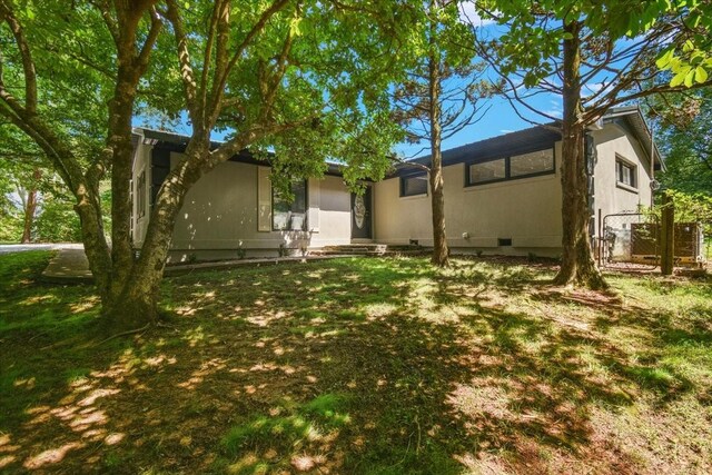 19 Horseshoe Bend Rd, Leoma, TN 38468 - rear view of property featuring crawl space and a lawn