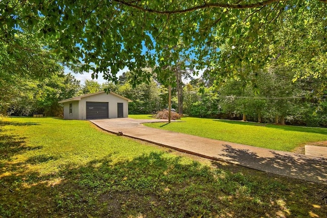 19 Horseshoe Bend Rd, Leoma, TN 38468 - view of grassy yard featuring an outdoor structure, driveway, a garage, and view of wooded area