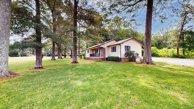 4321 Lynchburg Rd, Winchester, TN 37398 - view of grassy yard featuring asphalt driveway
