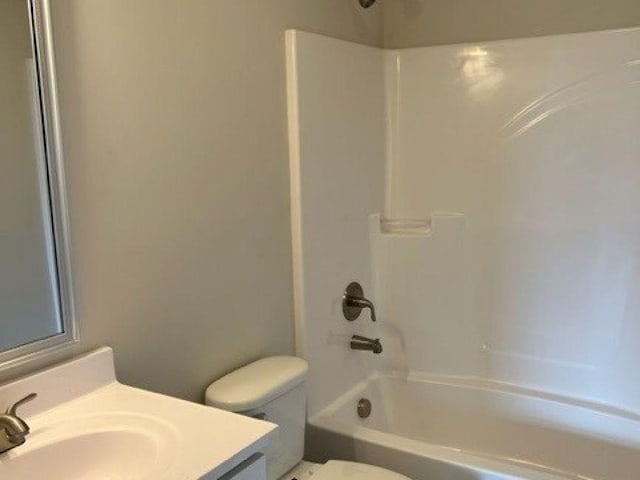 484 Meadowbrook Dr, Mcminnville, TN 37110 - bathroom featuring vanity and shower / tub combination