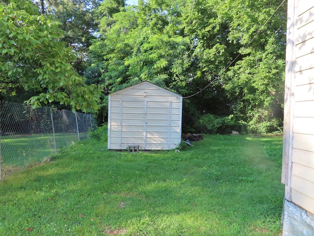 910 17th Ave E, Springfield, TN 37172 - view of yard featuring a storage shed