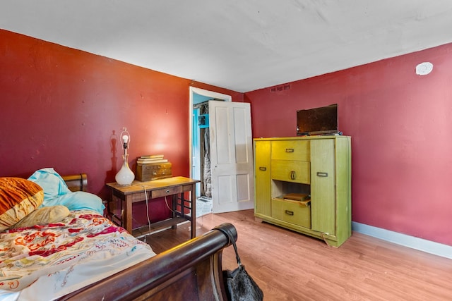 104 3rd Ave, Columbia, TN 38401 - bedroom featuring light wood-style flooring and baseboards