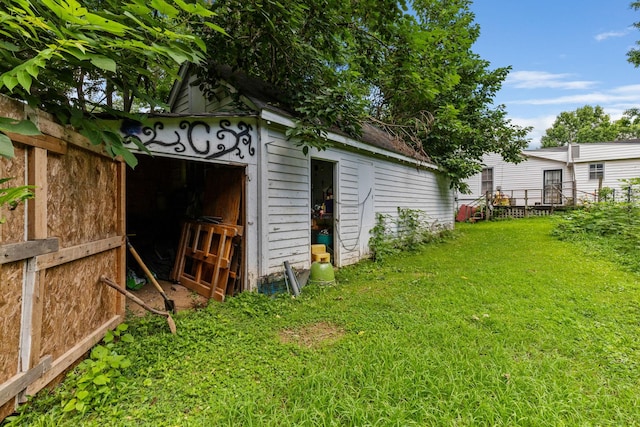 104 3rd Ave, Columbia, TN 38401 - view of grassy yard featuring an outbuilding