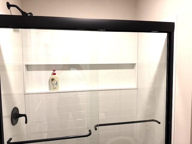 967 Horse Mountain Rd Unit 1E, Shelbyville, TN 37160 - bathroom featuring an enclosed shower