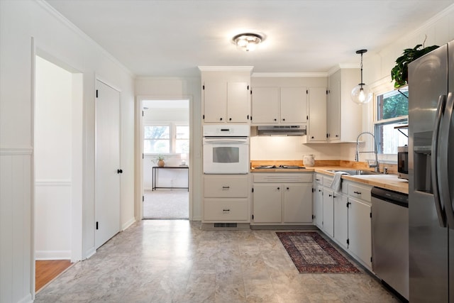 1211 Taylor Pl, Murfreesboro, TN 37129 - kitchen featuring appliances with stainless steel finishes, under cabinet range hood, plenty of natural light, light countertops, and crown molding