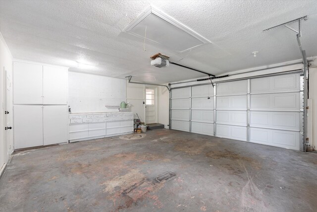 1211 Taylor Pl, Murfreesboro, TN 37129 - garage with a garage door opener