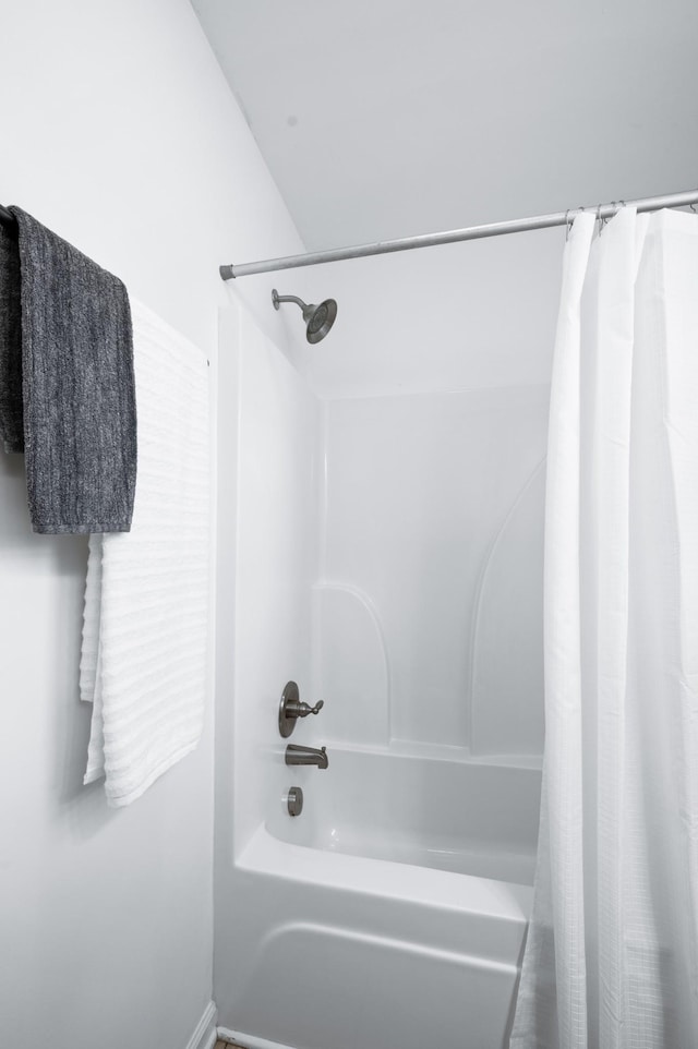 7566 S Swift Rd, Goodlettsville, TN 37072 - full bathroom featuring shower / tub combo with curtain