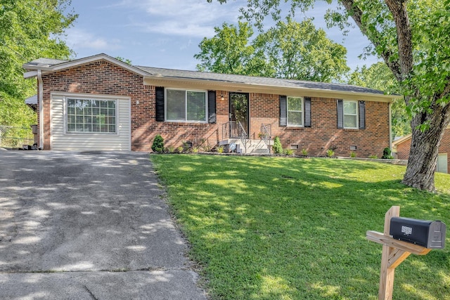 4985 Shihmen Dr, Antioch, TN 37013 - single story home featuring crawl space, brick siding, a front yard, and driveway