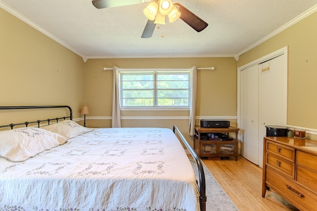 996 Matrose Carrolls Rd, Michie, TN 38357 - bedroom featuring light wood-type flooring, ornamental molding, a closet, ceiling fan, and a textured ceiling