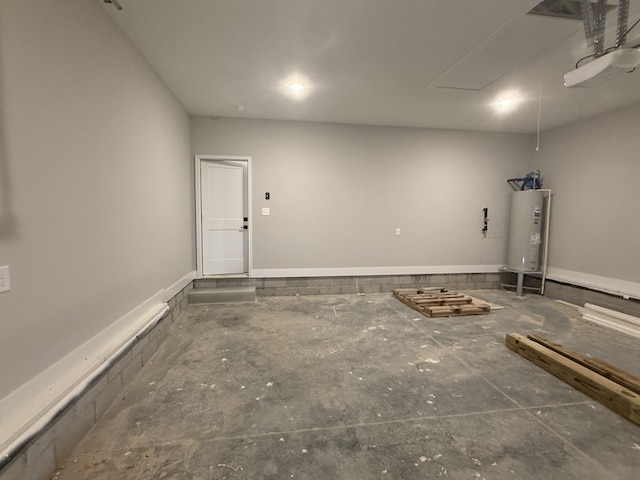 7 Willow Way, Mcminnville, TN 37110 - garage featuring water heater
