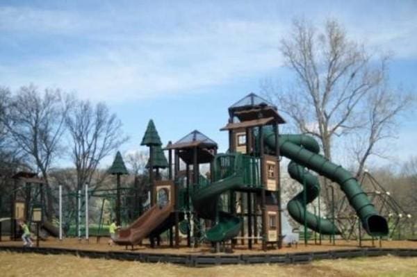 1922 Hildebrand Ln, Columbia, TN 38401 - view of communal playground