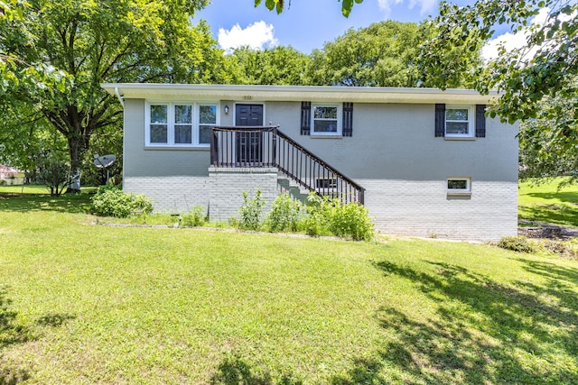 528 Maple St, Pulaski, TN 38478 - view of front of house featuring brick siding and a front yard