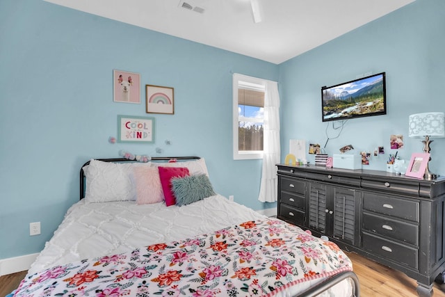 426 Maple Bend Rd, Winchester, TN 37398 - bedroom featuring light wood-style floors and a ceiling fan