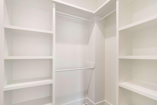 1823 River Dr, Nashville, TN 37218 - view of spacious closet
