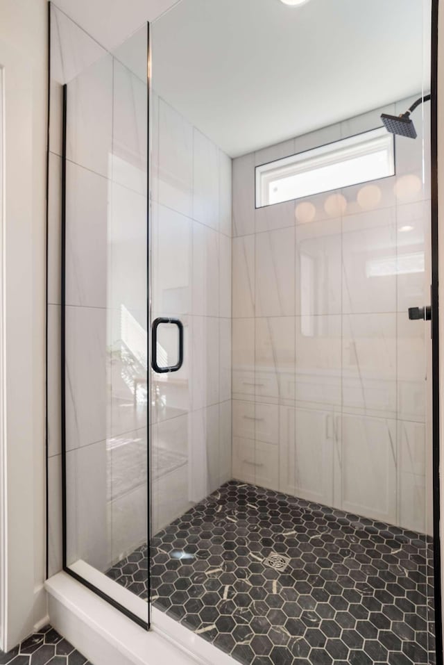 1823 River Dr, Nashville, TN 37218 - full bathroom featuring a stall shower
