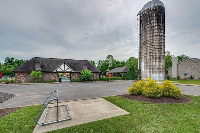 2008 Kingston Pl, Spring Hill, TN 37174 - view of property's community featuring uncovered parking and a yard