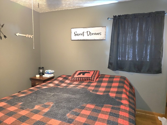 5840 Scottsville Rd, Lafayette, TN 37083 - bedroom with a textured ceiling